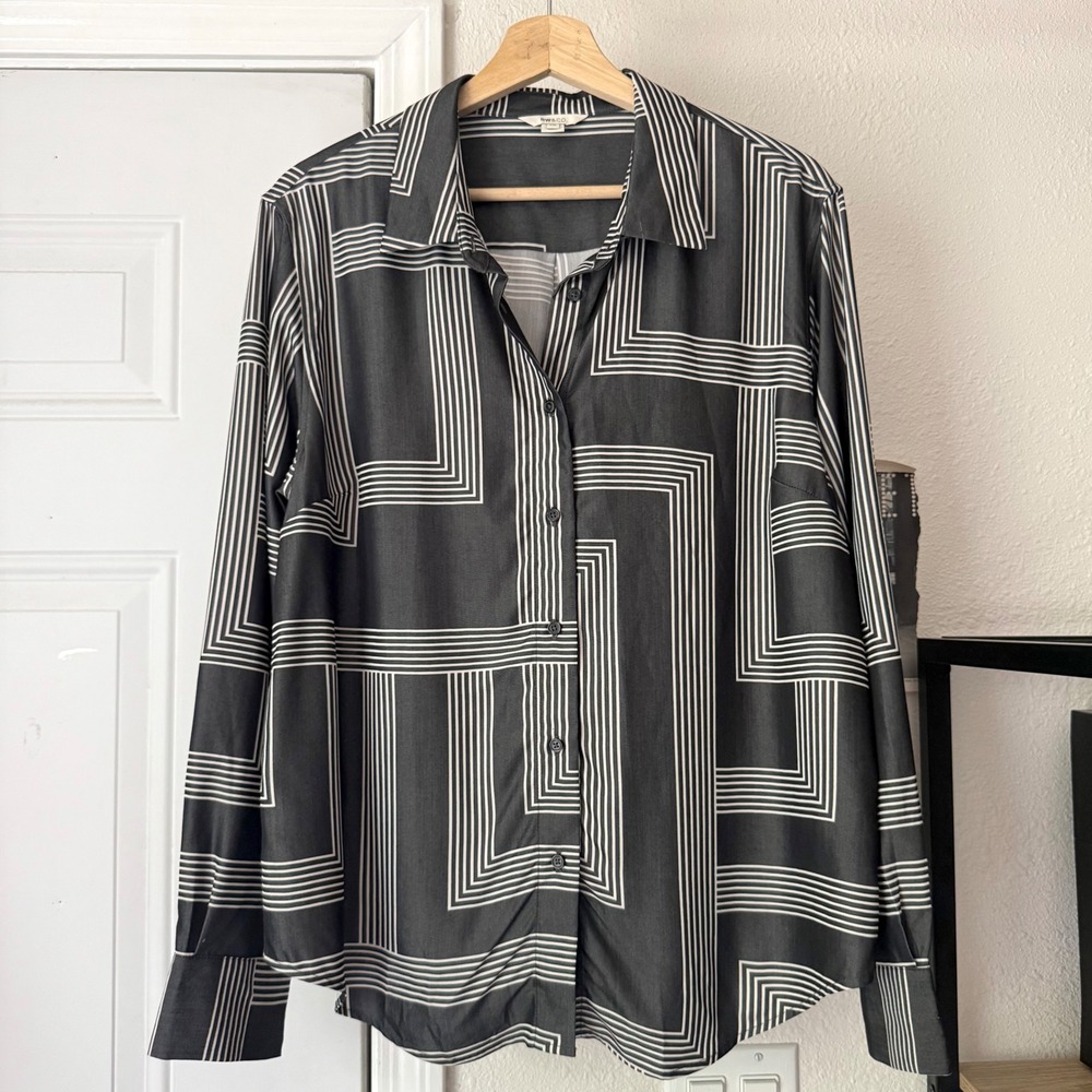 RW & CO. grey geo printed long sleeve button up shirt